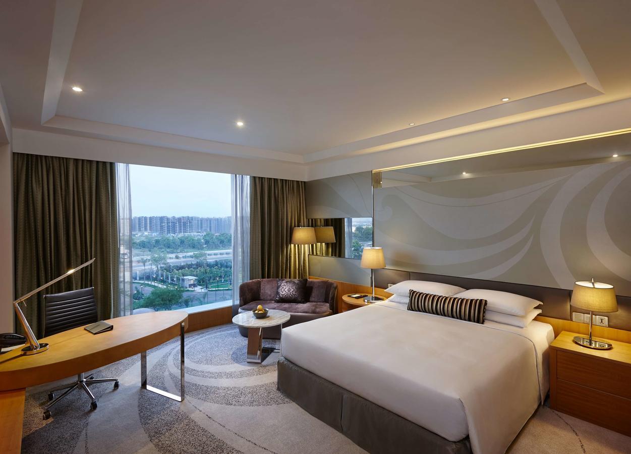 Отель Hyatt Regency Гургаон Экстерьер фото